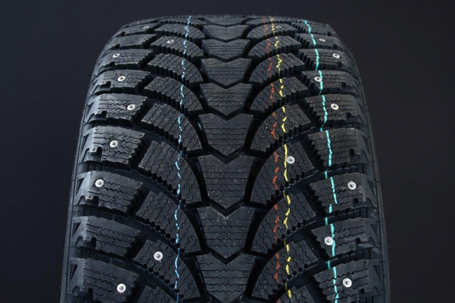 215/55R17 MAXTREK ICE M900 DUBB