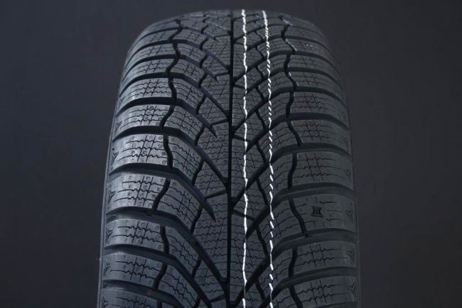 235/45R18 KUMHO WINTERCRAFT WP52 EV FRIKTION