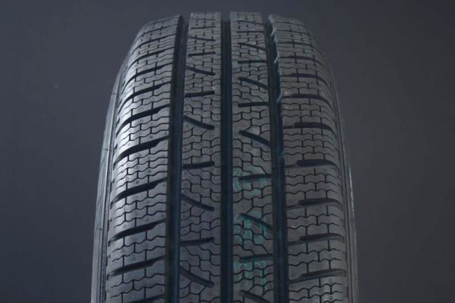 215/60R17 PIRELLI CARRIER WINTER FRIKTION