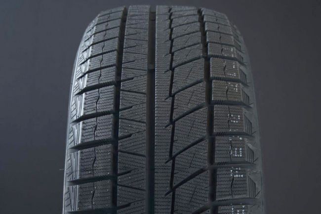 215/50R18 SAILUN ICE BLAZER ARCTIC EVO FRIKTION