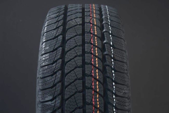 215/70R15 UNIROYAL SNOWMAX 3 C-DÄCK FRIKTION