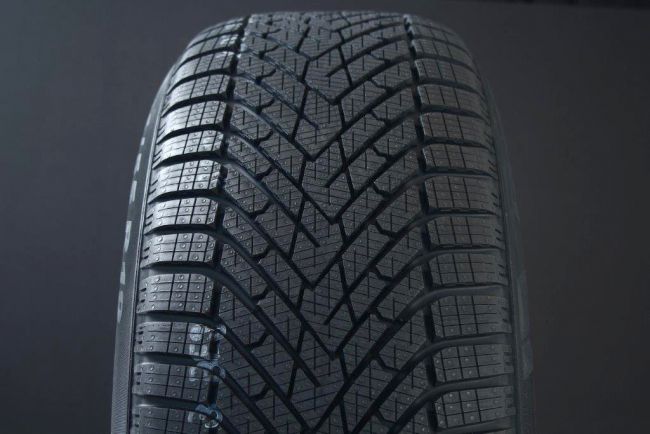 215/55R16 PIRELLI CINTURATO WINTER 2 FRIKTION