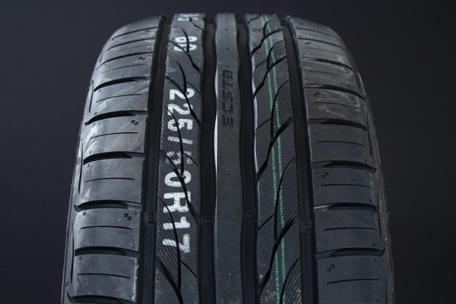 215/40R17 KUMHO ECSTA PS31