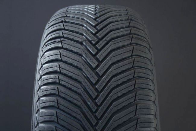 225/40R20 MICHELIN CROSSCLIMATE 2