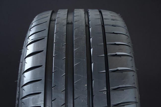 225/40R20 MICHELIN PILOT SPORT EV