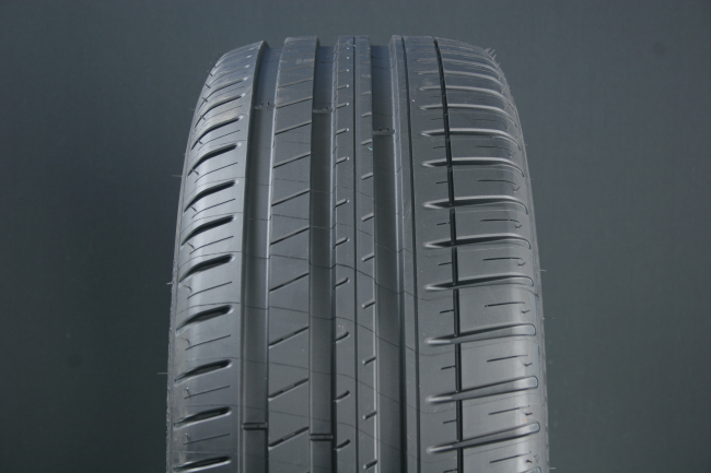 275/30R20 MICHELIN PILOT SPORT 3 RUNFLAT