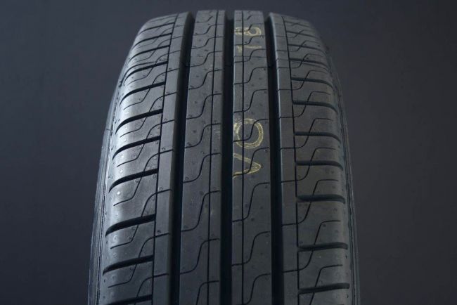 215/65R16 PIRELLI CARRIER C-DÄCK