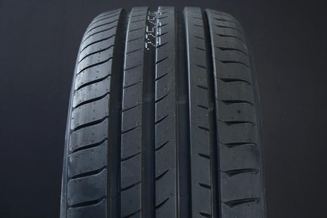 215/40R16 LINGLONG SPORT MASTER ryhmss RENKAAT / KESRENKAAT @ Svenska Gummihuset AB (S1621540LILOSPMA)